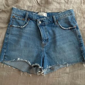 Abercrombie High Rise Mom Short Size 29/8